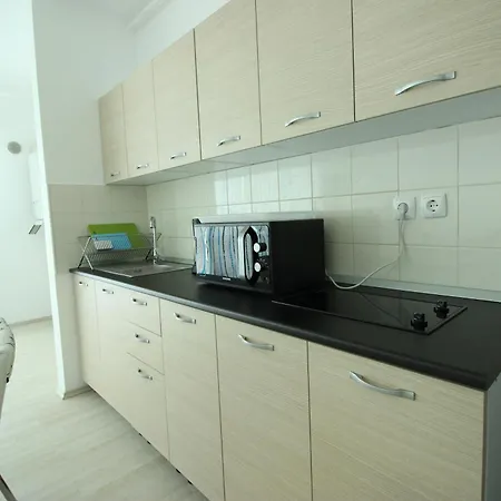 Cronos Sara Sea View 公寓